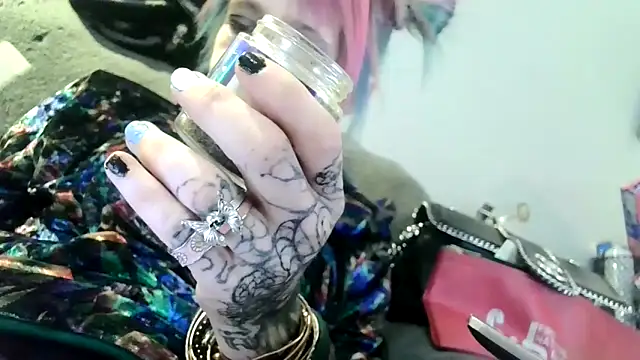 Evieskyyxh online show from November 25, 2025, 6:08 pm