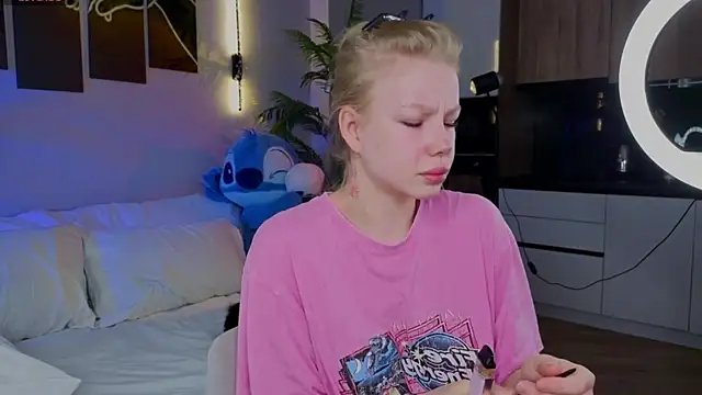 emilyshepar d online show from April 21, 2026, 1:42 am