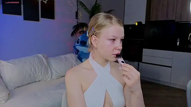 Snapshot of emilyshepar_d chatting on June 5, 2026, 2:51 am emilyshepar d online show from June 5, 2026, 2:51 am
