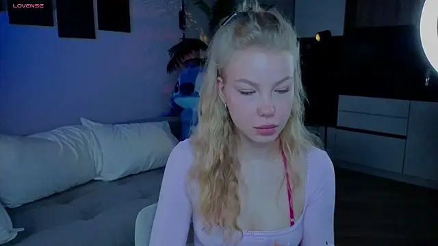 Snapshot of emilyshepar_d chatting on June 11, 2026, 2:44 am emilyshepar d online show from June 11, 2026, 2:44 am
