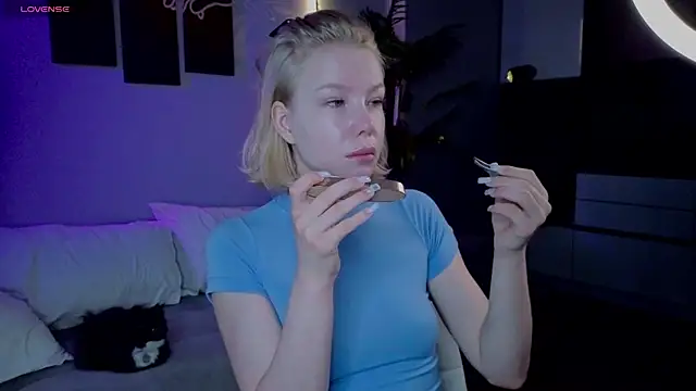 emilyshepar d online show from July 8, 2026, 1:21 am
