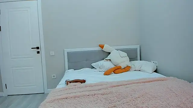 yuna loon online show from October 24, 2025, 2:13 pm