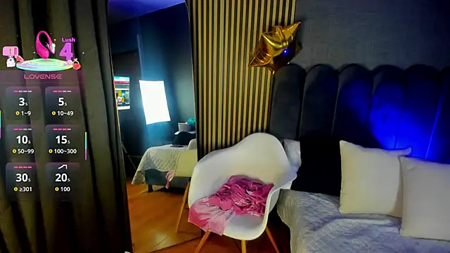 Gina 77 online show from October 9, 2025, 12:03 pm