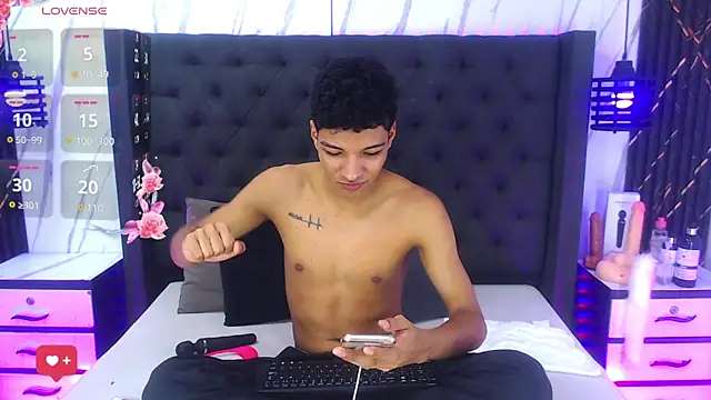 Snapshot of Rick_Wade chatting on September 15, 2025, 2:33 am Rick Wade online show from September 15, 2025, 2:33 am