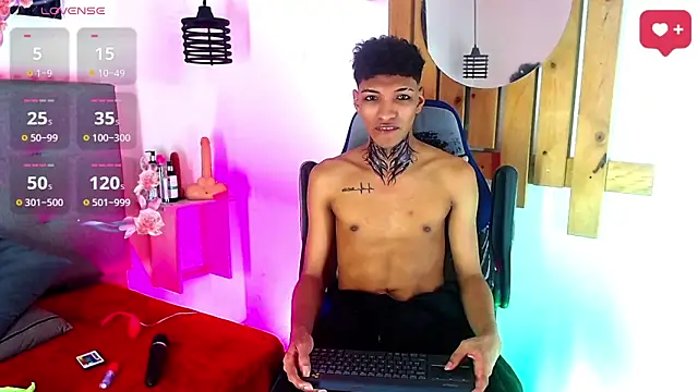 Snapshot of Rick_Wade chatting on December 5, 2025, 2:31 am Rick Wade online show from December 5, 2025, 2:31 am