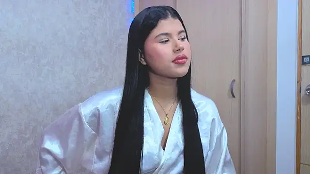 yulissa girls online show from April 19, 2026, 1:32 pm