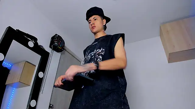 Mateo Escobar online show from September 23, 2025, 12:13 am