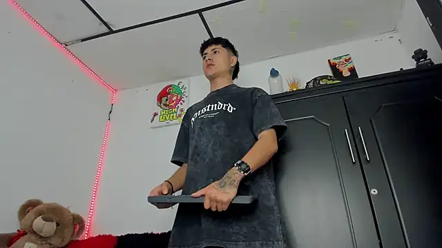 Mateo Escobar online show from November 2, 2025, 8:00 pm