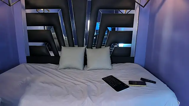 anne-brown13 online show from September 8, 2025, 7:35 pm