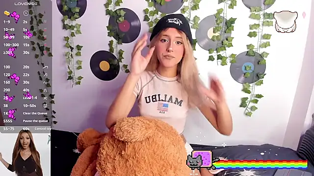 Snapshot of Amy_Moonlight chatting on September 18, 2025, 9:06 pm Amy Moonlight online show from September 18, 2025, 9:06 pm