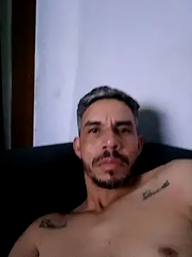 Snapshot of QfabO123 chatting on October 18, 2025, 3:42 am QfabO123 online show from October 18, 2025, 3:42 am