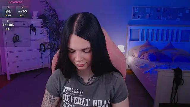 Michela Fruet online show from October 1, 2025, 1:11 am