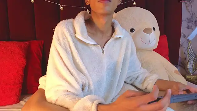 PrincePoppy online show from October 16, 2025, 8:32 pm