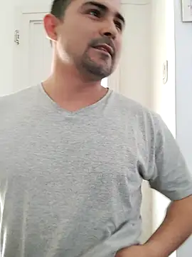 Snapshot of Bradd_32 chatting on September 14, 2025, 6:29 pm Bradd 32 online show from September 14, 2025, 6:29 pm