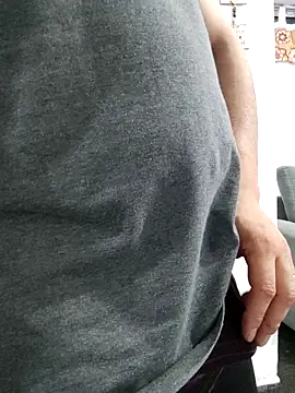 Snapshot of Bradd_32 chatting on September 24, 2025, 2:37 am Bradd 32 online show from September 24, 2025, 2:37 am