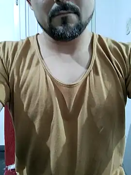 Snapshot of Bradd_32 chatting on September 27, 2025, 1:10 am Bradd 32 online show from September 27, 2025, 1:10 am