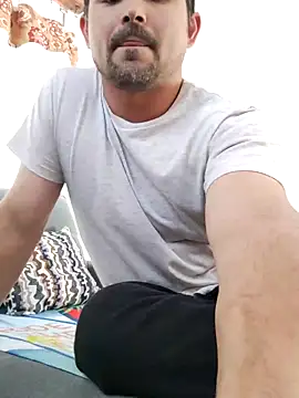 Snapshot of Bradd_32 chatting on October 21, 2025, 4:41 pm Bradd 32 online show from October 21, 2025, 4:41 pm