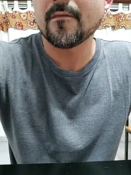 Snapshot of Bradd_32 chatting on November 9, 2025, 2:21 am Bradd 32 online show from November 9, 2025, 2:21 am