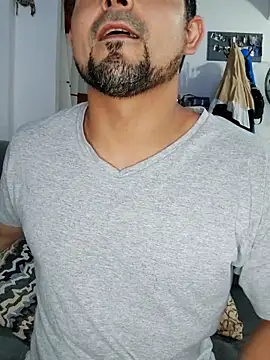 Snapshot of Bradd_32 chatting on November 30, 2025, 5:33 am Bradd 32 online show from November 30, 2025, 5:33 am