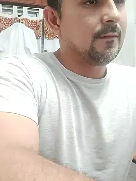 Snapshot of Bradd_32 chatting on January 9, 2026, 5:32 am Bradd 32 online show from January 9, 2026, 5:32 am