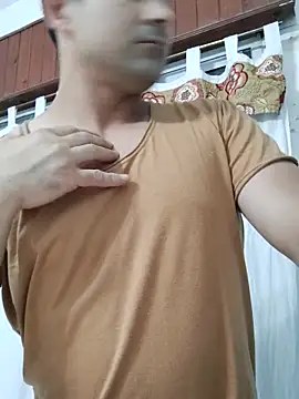 Snapshot of Bradd_32 chatting on February 15, 2026, 11:19 am Bradd 32 online show from February 15, 2026, 11:19 am