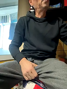 Snapshot of adiluci1 chatting on October 5, 2025, 2:26 pm adiluci1 online show from October 5, 2025, 2:26 pm