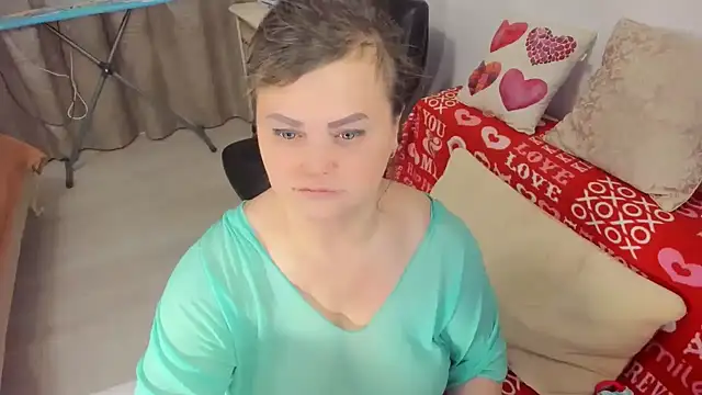 Snapshot of MildMature chatting on December 7, 2024, 11:23 pm MildMature online show from December 7, 2024, 11:23 pm