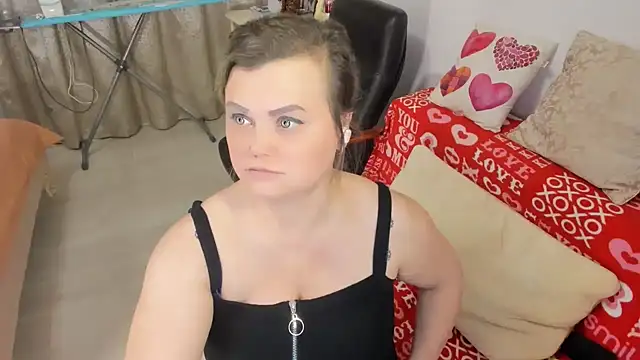 Snapshot of MildMature chatting on December 11, 2024, 12:23 am MildMature online show from December 11, 2024, 12:23 am