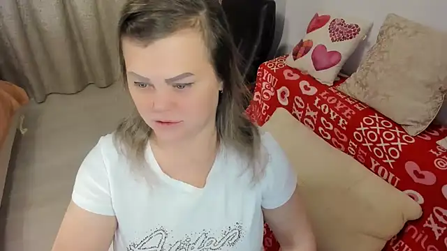 Snapshot of MildMature chatting on December 11, 2024, 10:38 pm MildMature online show from December 11, 2024, 10:38 pm