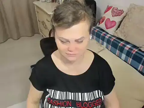 Snapshot of MildMature chatting on December 18, 2024, 11:08 pm MildMature online show from December 18, 2024, 11:08 pm