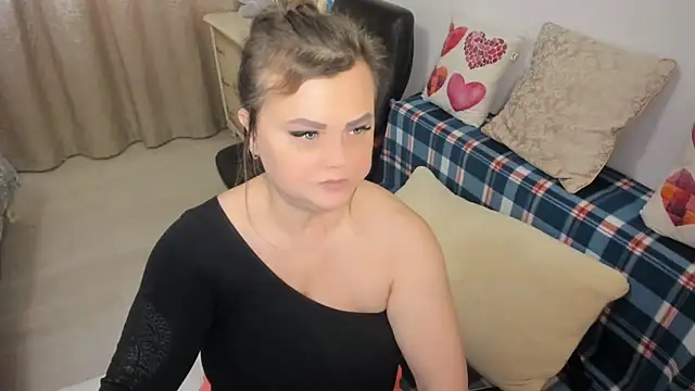 Snapshot of MildMature chatting on January 3, 2025, 11:23 pm MildMature online show from January 3, 2025, 11:23 pm