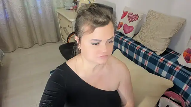 Snapshot of MildMature chatting on January 4, 2025, 2:25 am MildMature online show from January 4, 2025, 2:25 am