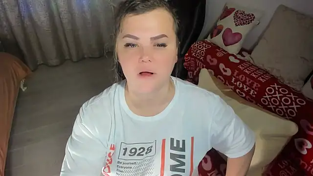 Snapshot of MildMature chatting on January 18, 2025, 10:39 pm MildMature online show from January 18, 2025, 10:39 pm