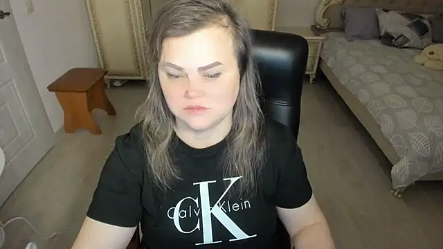 Snapshot of MildMature chatting on February 20, 2025, 11:54 pm MildMature online show from February 20, 2025, 11:54 pm