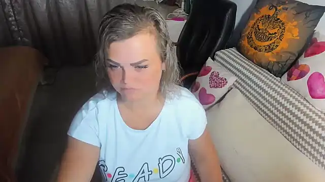 Snapshot of MildMature chatting on September 18, 2025, 9:17 pm MildMature online show from September 18, 2025, 9:17 pm