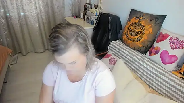 Snapshot of MildMature chatting on September 25, 2025, 8:45 pm MildMature online show from September 25, 2025, 8:45 pm