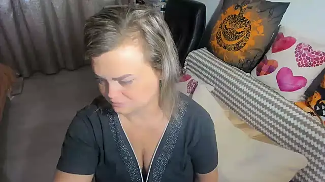 Snapshot of MildMature chatting on September 27, 2025, 11:32 pm MildMature online show from September 27, 2025, 11:32 pm