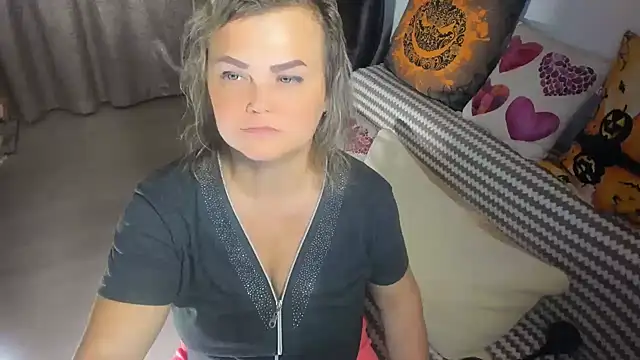 Snapshot of MildMature chatting on October 1, 2025, 1:22 am MildMature online show from October 1, 2025, 1:22 am