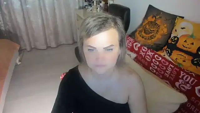 Snapshot of MildMature chatting on November 6, 2025, 6:53 pm MildMature online show from November 6, 2025, 6:53 pm