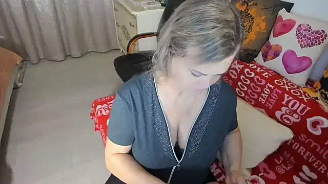 Snapshot of MildMature chatting on November 18, 2025, 6:12 pm MildMature online show from November 18, 2025, 6:12 pm