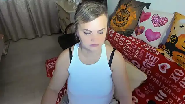 Snapshot of MildMature chatting on November 21, 2025, 5:44 pm MildMature online show from November 21, 2025, 5:44 pm