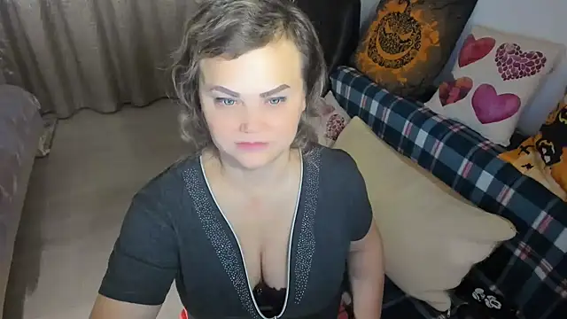 Snapshot of MildMature chatting on December 4, 2025, 7:44 pm MildMature online show from December 4, 2025, 7:44 pm