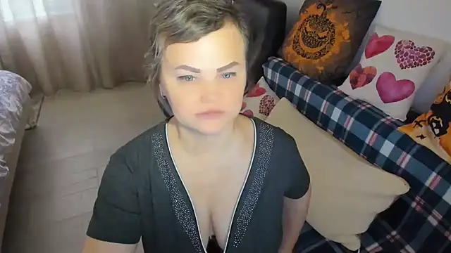 Snapshot of MildMature chatting on December 5, 2025, 7:50 am MildMature online show from December 5, 2025, 7:50 am