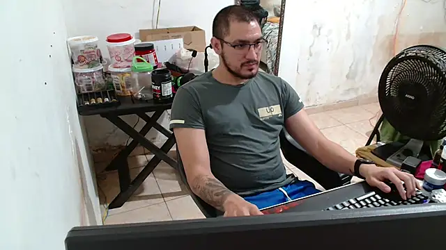 Leonino231 online show from October 9, 2025, 10:30 pm