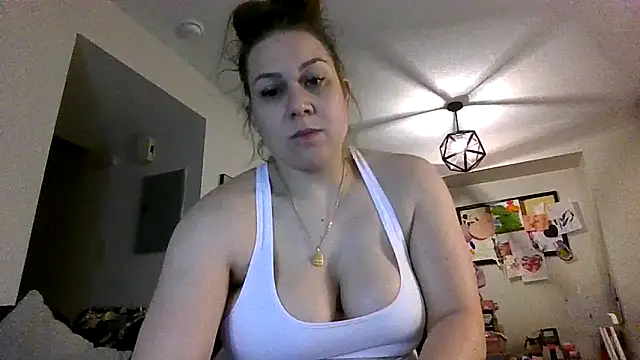 Snapshot of thedevinemama chatting on June 7, 2026, 2:59 am thedevinemama online show from June 7, 2026, 2:59 am