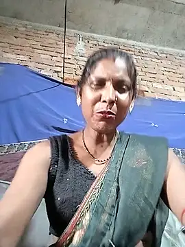 Snapshot of Savita992 chatting on July 3, 2026, 10:43 am Savita992 online show from July 3, 2026, 10:43 am