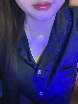 Snapshot of Linhtruong_ chatting on April 22, 2026, 6:05 am Linhtruong online show from April 22, 2026, 6:05 am