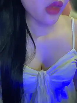 Snapshot of Linhtruong_ chatting on May 1, 2026, 11:26 am Linhtruong online show from May 1, 2026, 11:26 am
