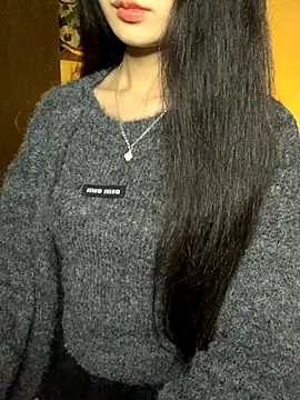 Nhinhi18 online show from November 19, 2025, 3:45 pm