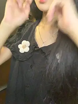 Nhinhi18 online show from April 5, 2026, 3:20 pm